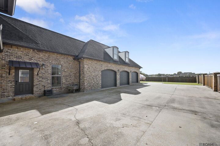 Property Photo: 6447 Coushatta Dr LA 70737