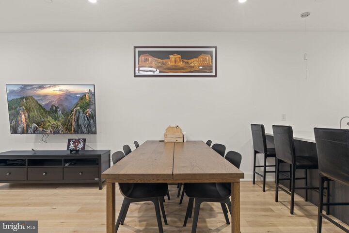Property Photo:  119 Greenwich Street 8  PA 19147 