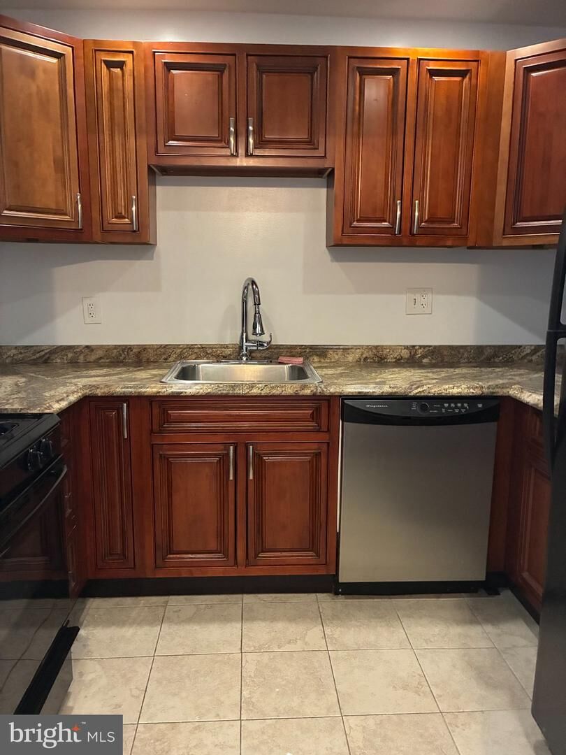 Property Photo:  