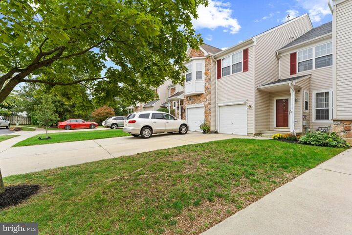 Property Photo:  22 Winchester Court  NJ 08036 