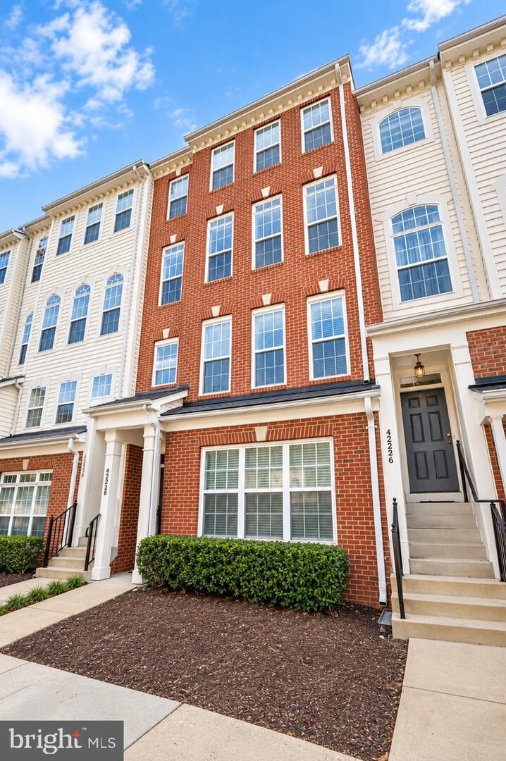 Property Photo:  42228 Terrazzo Terrace 411  VA 20105 