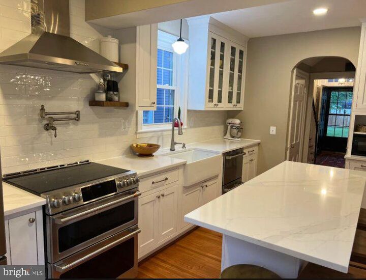 Property Photo:  917 Marye Street  VA 22401 