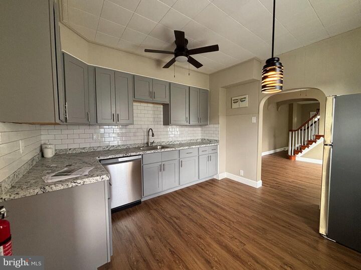 Property Photo:  
