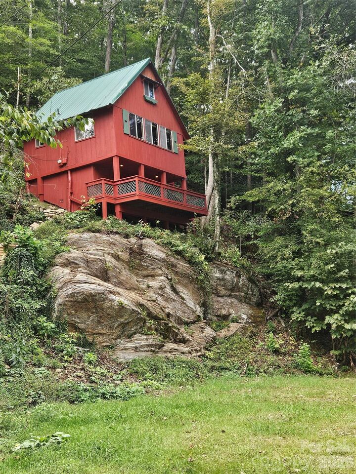 Property Photo: 42 Mountain Farm Road NC 28714