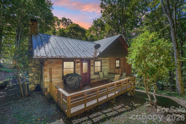 Property Photo: 988 English Ridge Drive NC 28754