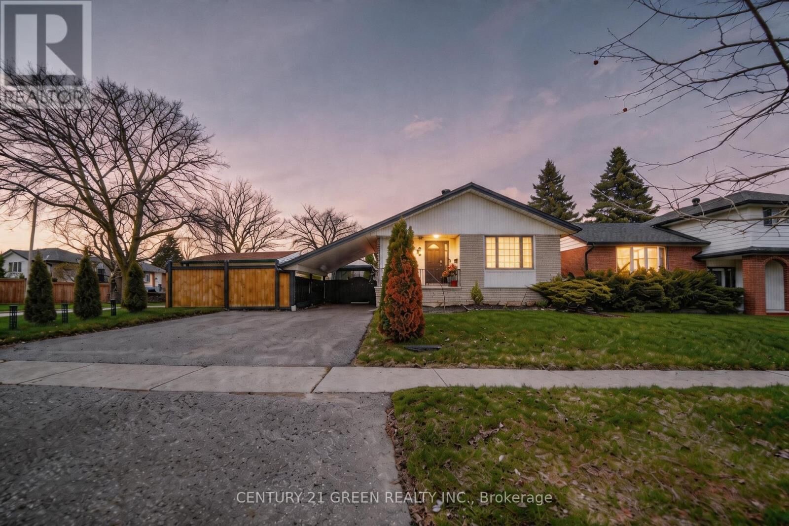 Property Photo:  919 Central Park Boulevard North Main  ON L1G 6V8 