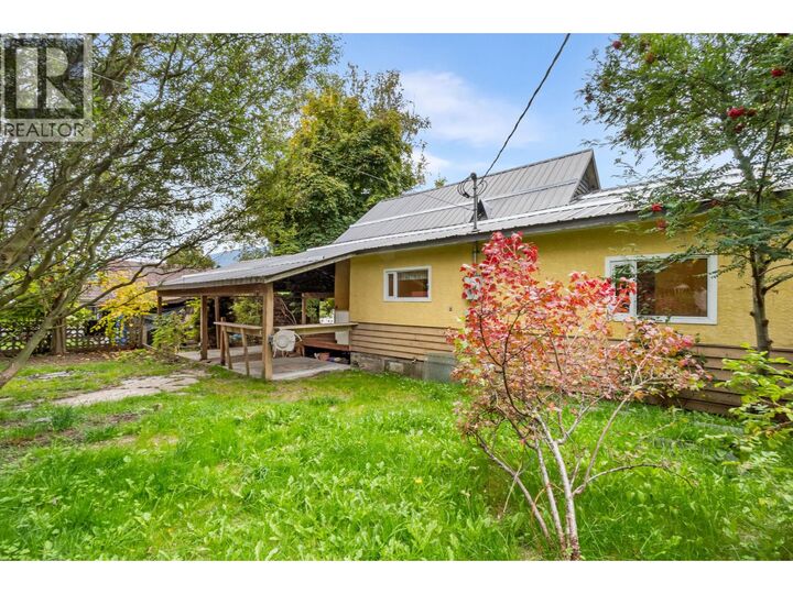 Property Photo:  309 1st Avenue Northwest  BC V0G 1R0 