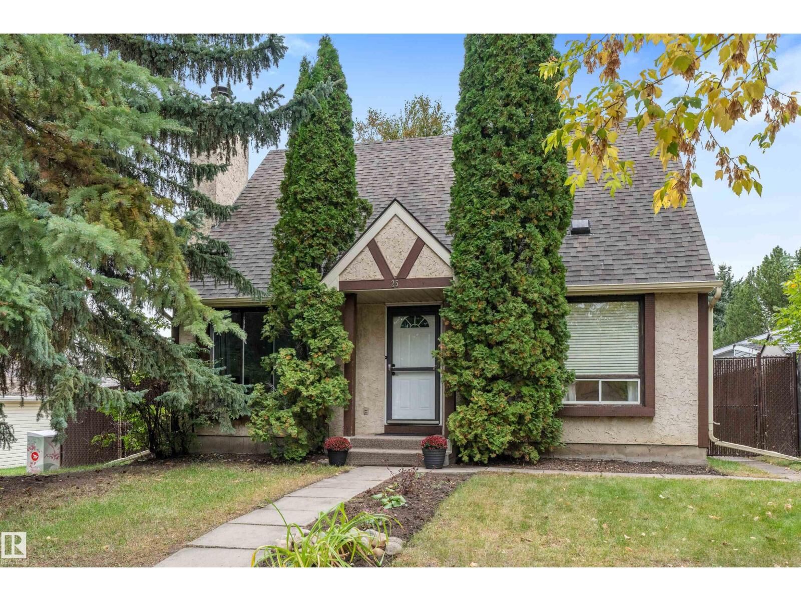 Property Photo: 25 Greenwood Dr AB T7X 1X1