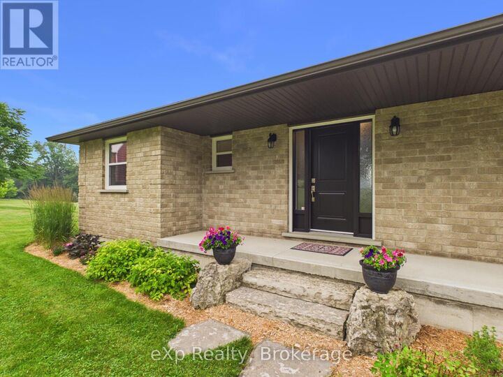 Property Photo:  207 Edmund Street  ON N0G 1C0 