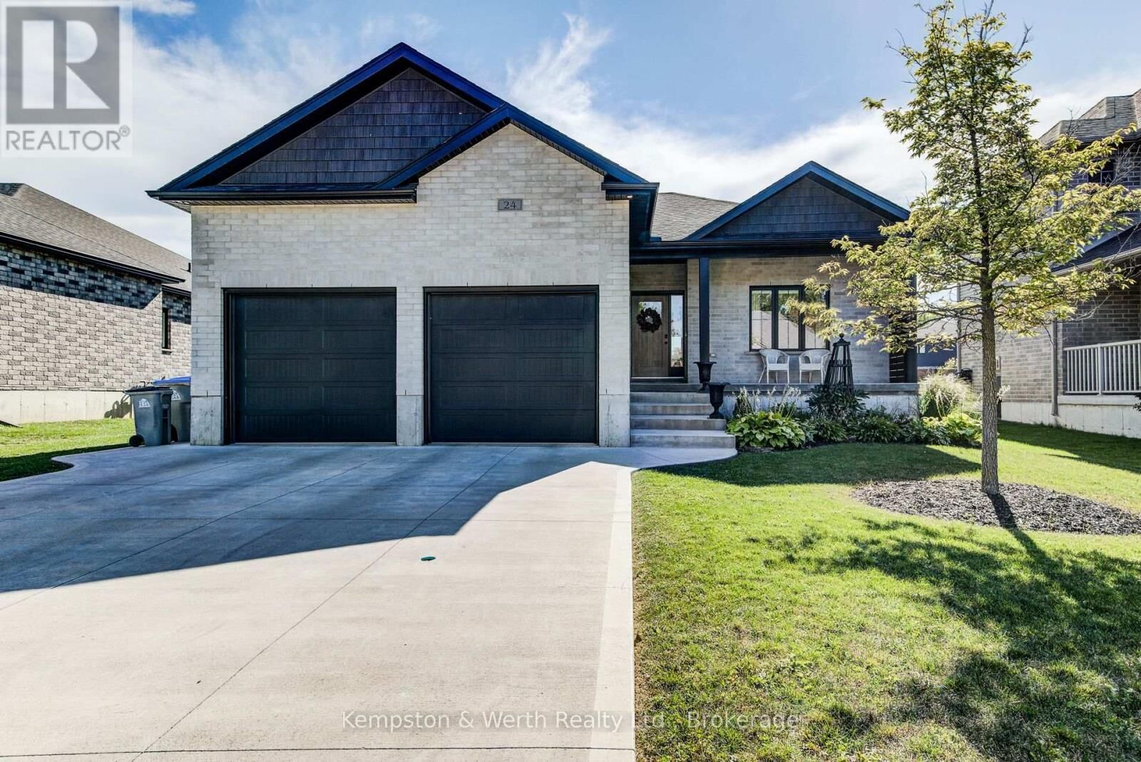 Property Photo:  24 Gilmer Crescent  ON N4W 0H2 
