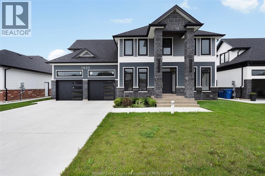 Property Photo:  1933 Villa Canal Drive  ON N9Y 0G5 