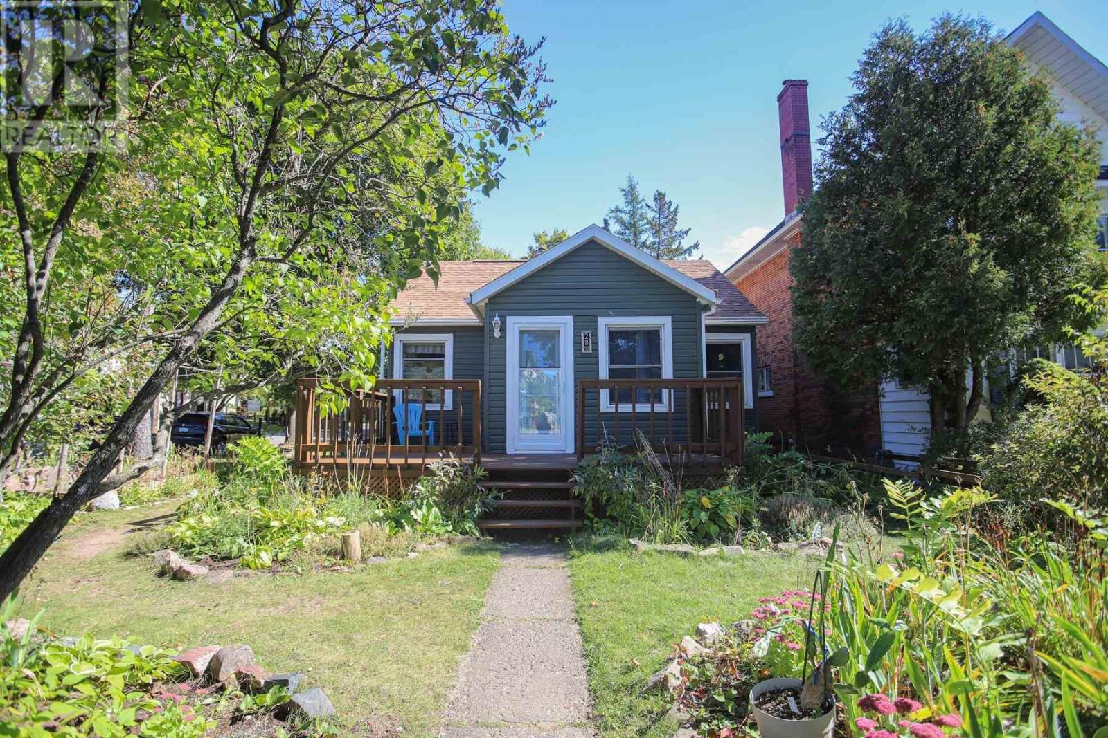 Property Photo:  28 Putney Rd  ON P6B 2Y5 