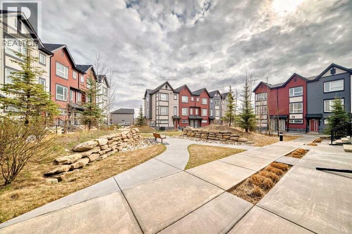 Property Photo:  11 Evanscrest Mews Northwest  AB T3P 0Y1 