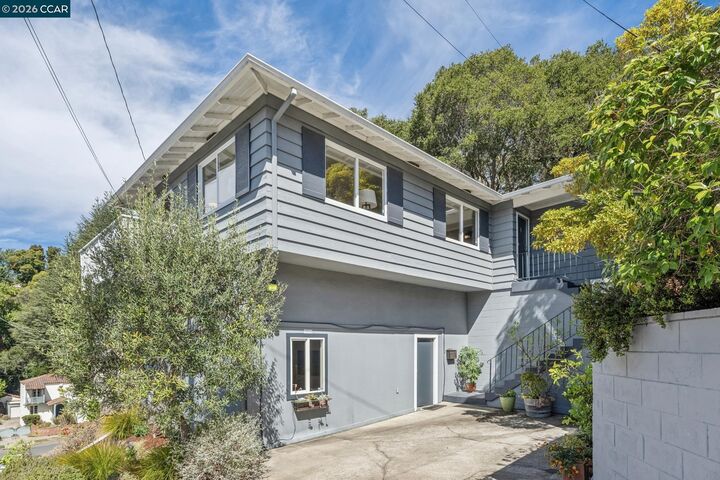 Property Photo:  1016 Norwood Ave  CA 94610 