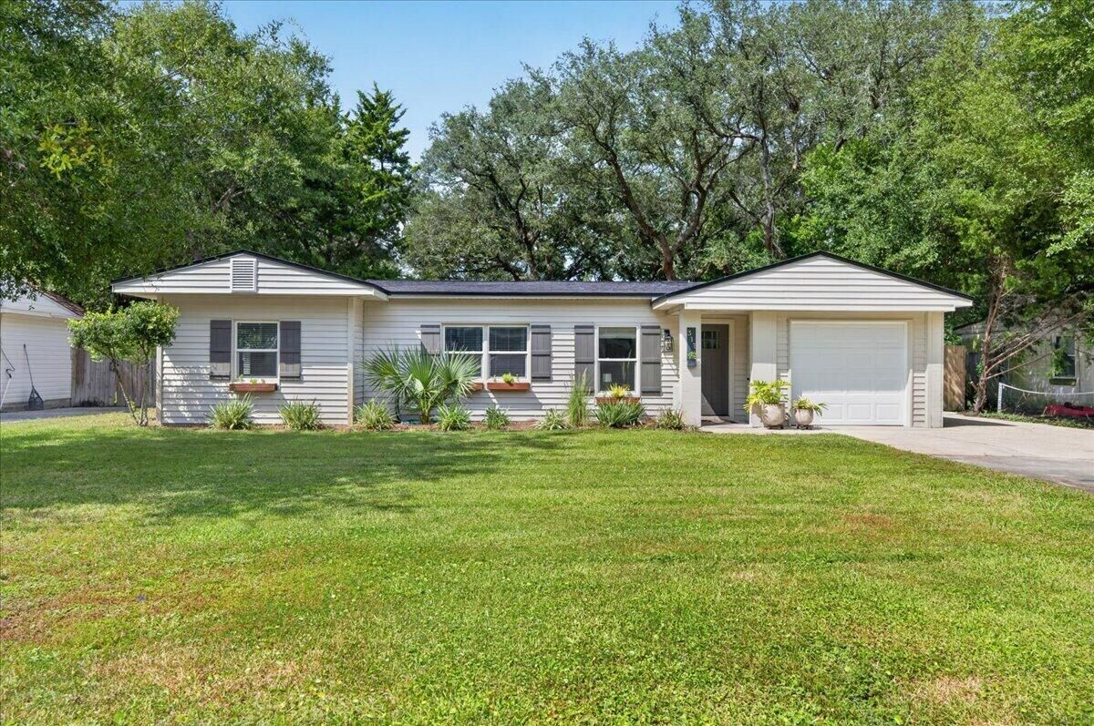Property Photo:  311 NE Gardner Drive  FL 32548 