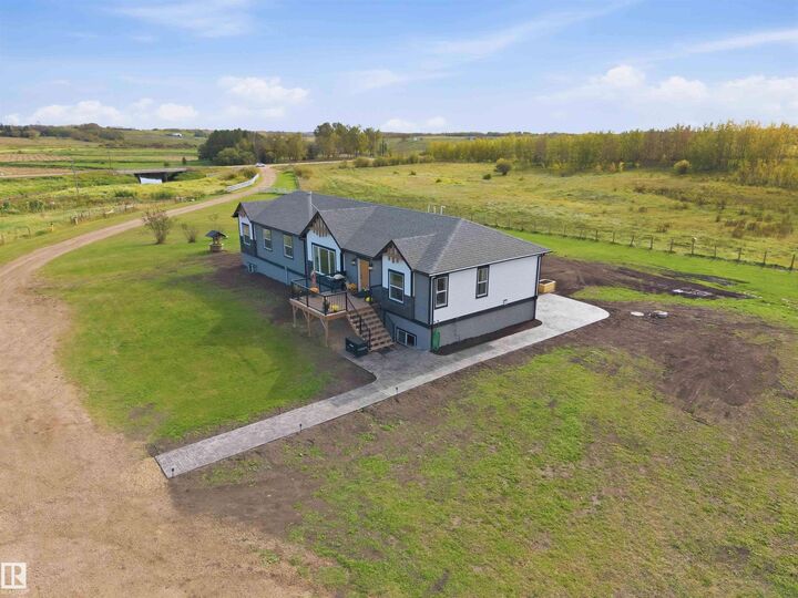 Property Photo:  58302 Rge Rd 224  AB T0A 1N6 