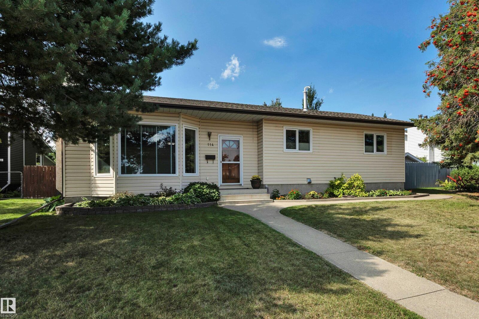 Property Photo:  114 Northlake Lane  AB T9A 3L5 