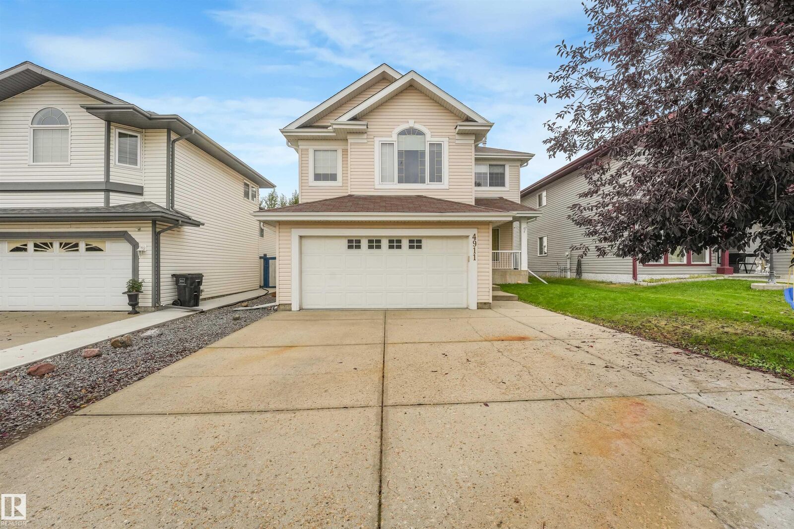 Property Photo: 4911 152 Avenue NW AB T5Y 2C2