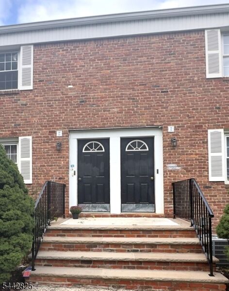 Property Photo:  19 Dartmouth Ave 2B  NJ 08807 