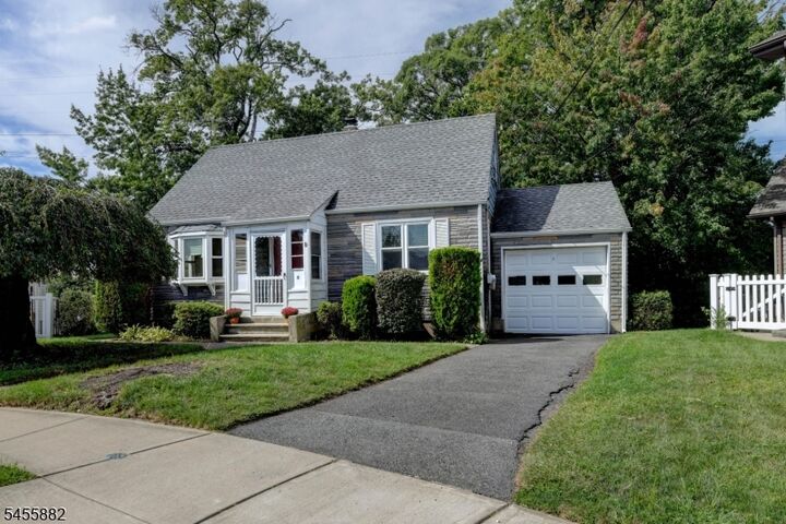 Property Photo:  8 Tyler Ct  NJ 07012 