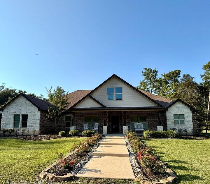Property Photo: 2210 Fm 82 W TX 75956