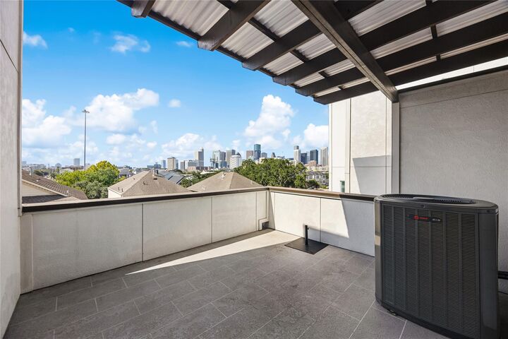 Property Photo:  2111 McGowen Street  TX 77004 