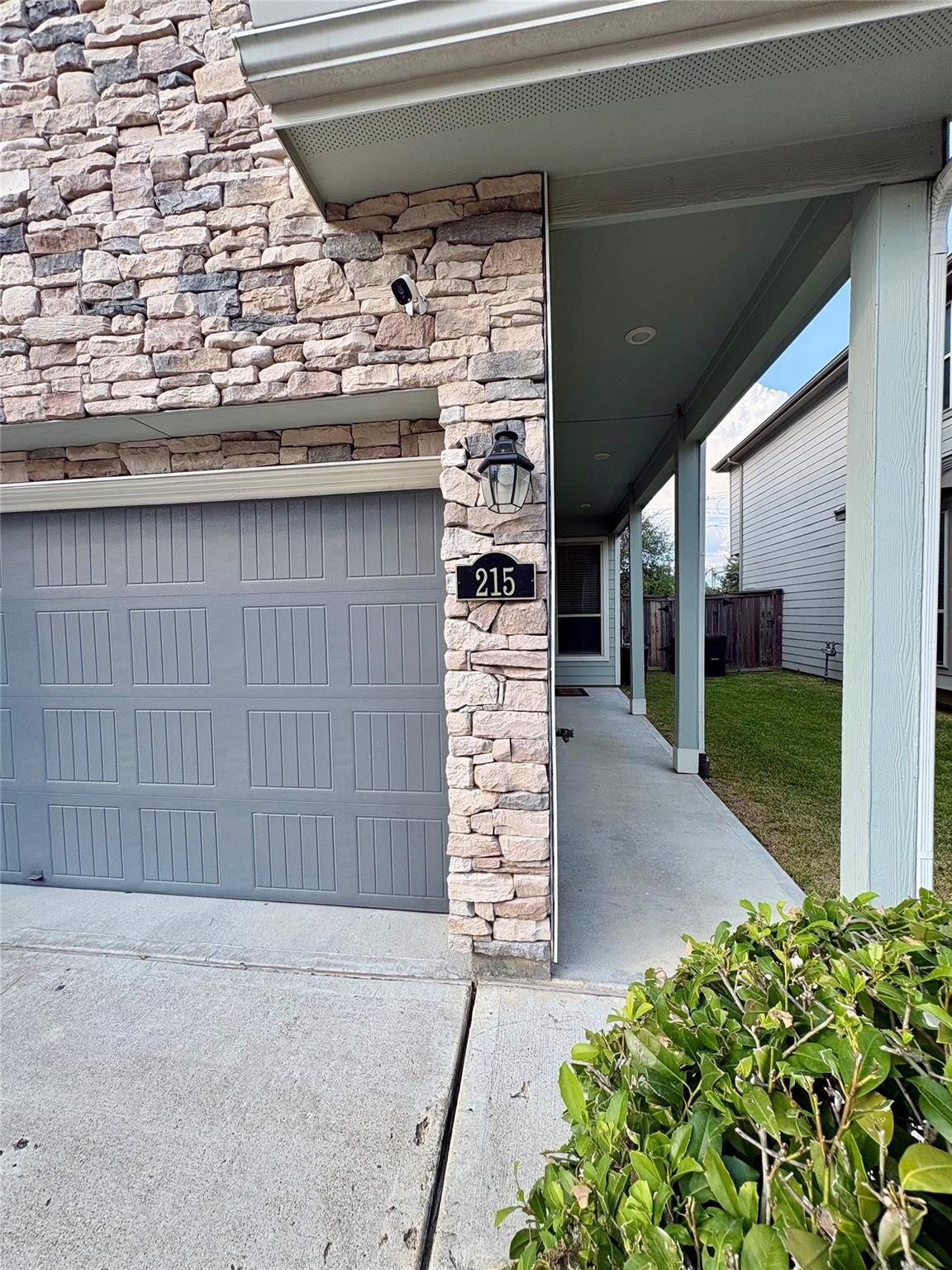 Property Photo:  215 Club Crest Lane  TX 77009 