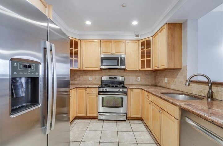 Property Photo: 311 Washington St 6C NJ 07302-7000