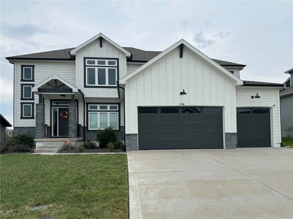 Property Photo:  1709 SW Hightown Drive  MO 64082 