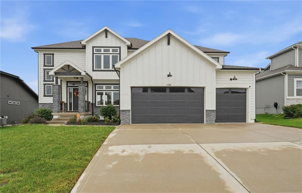 Property Photo:  1709 SW Hightown Drive  MO 64082 
