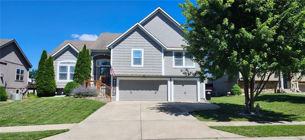 Property Photo:  705 18th Circle  MO 64034 