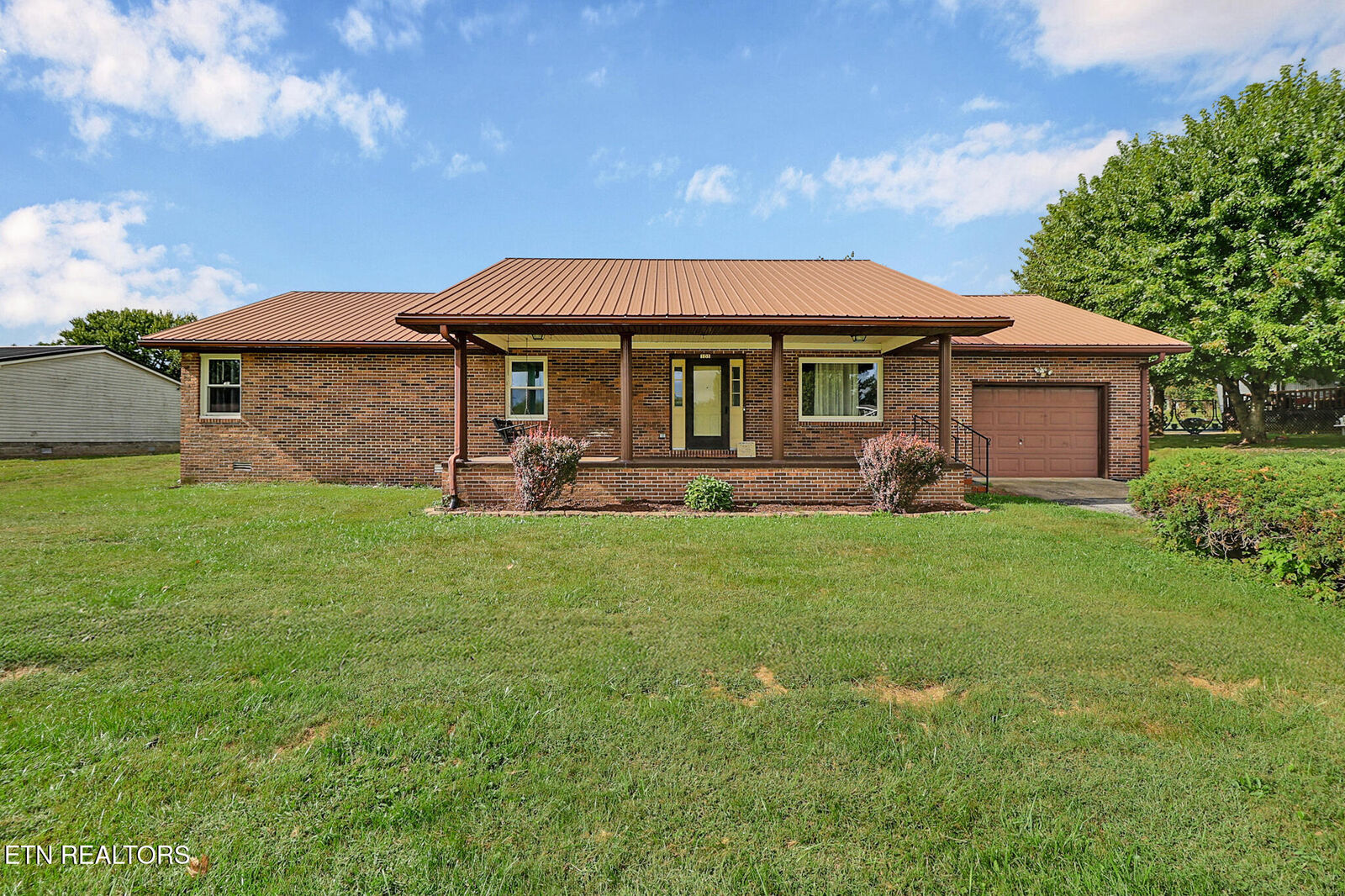 Property Photo:  105 E Minnie Ave  TN 38574 