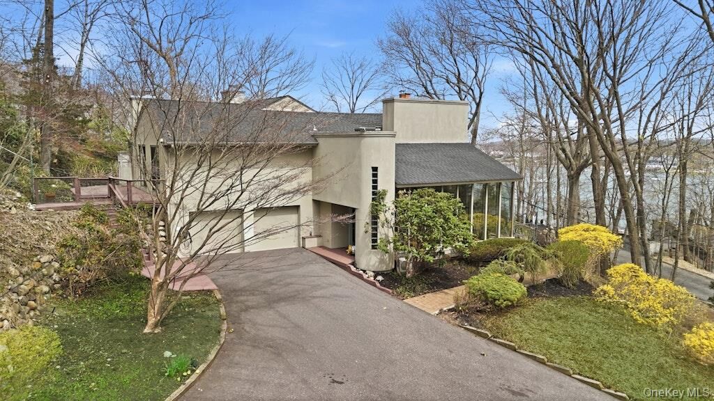 Property Photo:  40 Idle Day Drive  NY 11721 