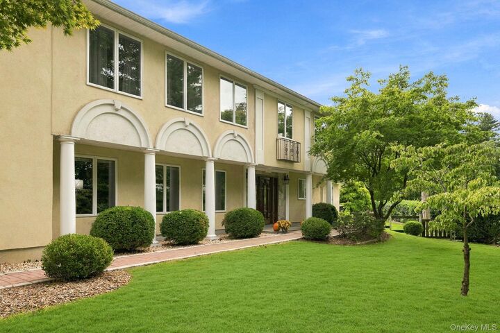 Property Photo:  611 Knollwood Road  NY 10603 