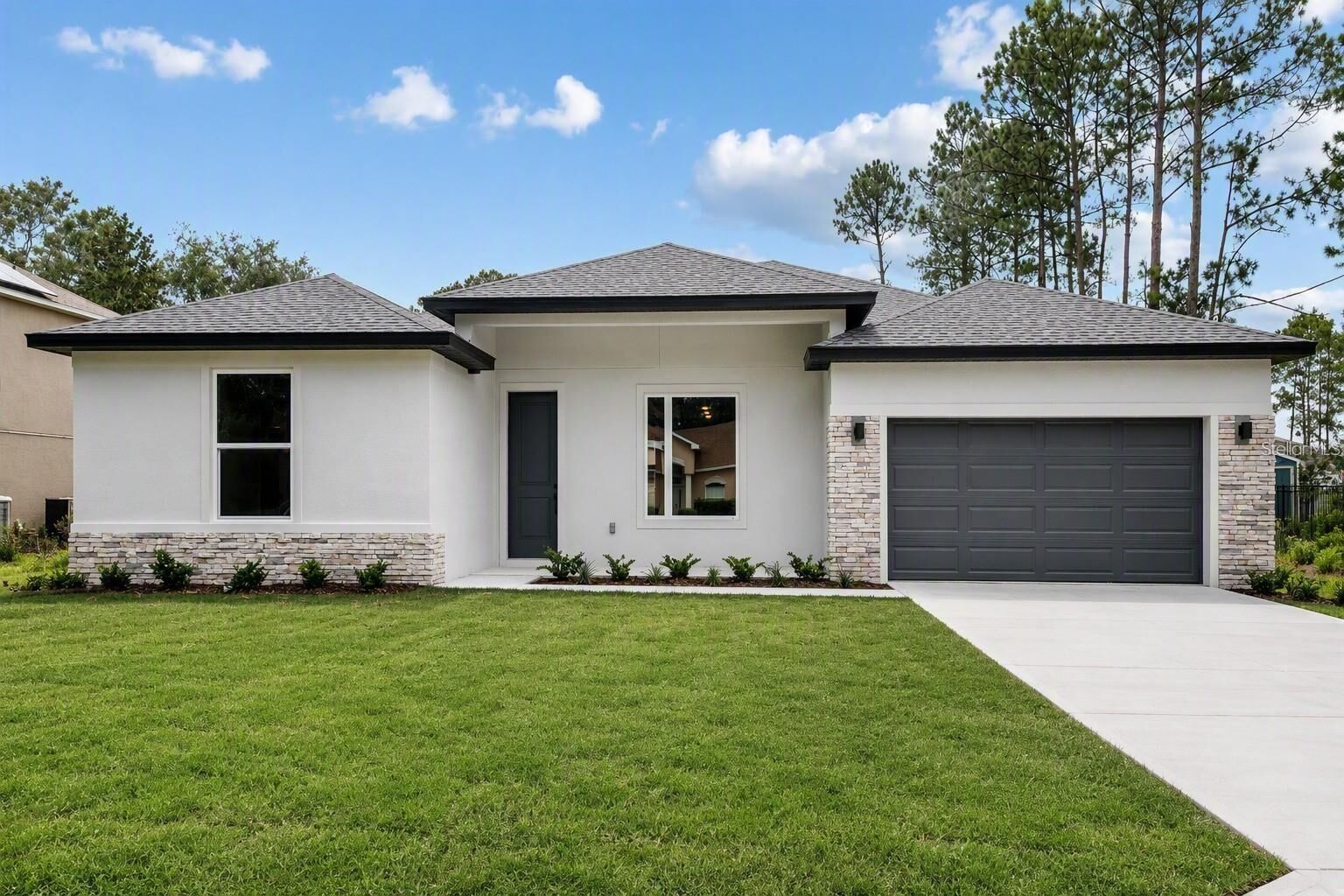 Property Photo: 3 Lansing Lane FL 32137