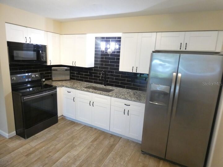 Property Photo:  