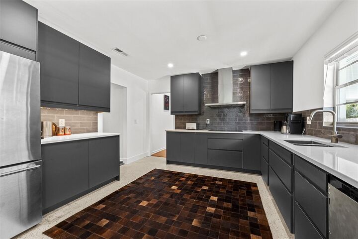 Property Photo: 2288 NW 21st Avenue FL 32605