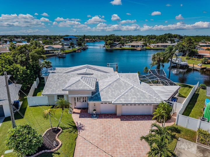 Property Photo: 4280 13th Lane NE FL 33703