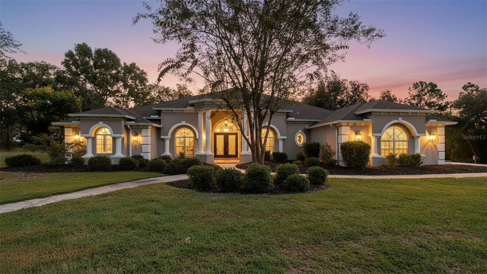 Property Photo: 1815 E Allegrie Drive FL 34453