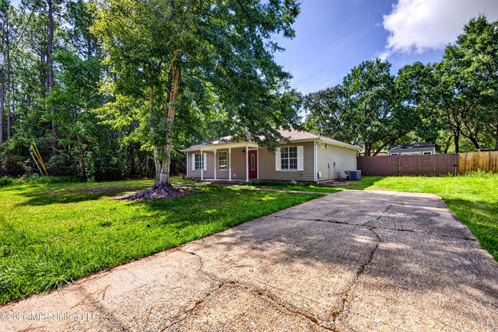 Property Photo:  809 Peach  MS 39564 