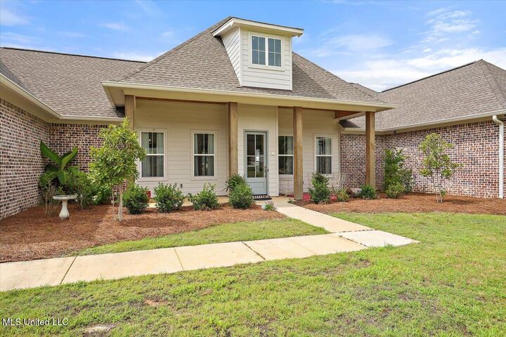 Property Photo: 212 Lost Oak Lane MS 39047