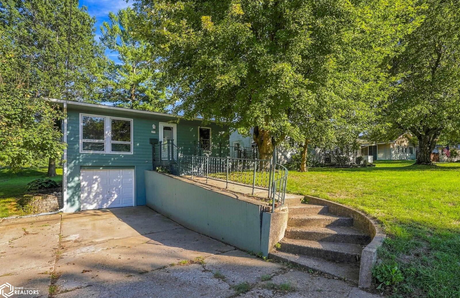 Property Photo:  2712 Yoder Drive  IA 52601 