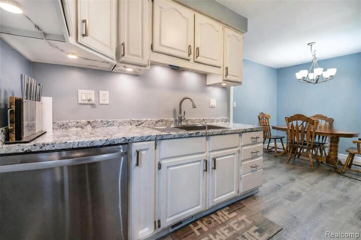 Property Photo: 32612 Dover Street MI 48135 1670