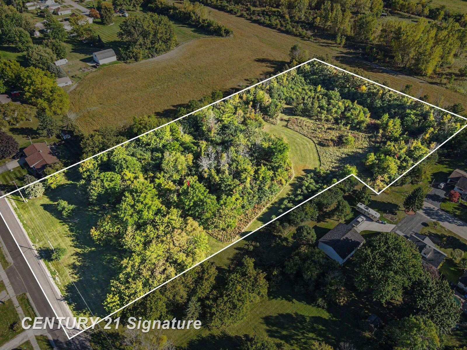 Property Photo:  601 Schust Road  MI 48604 