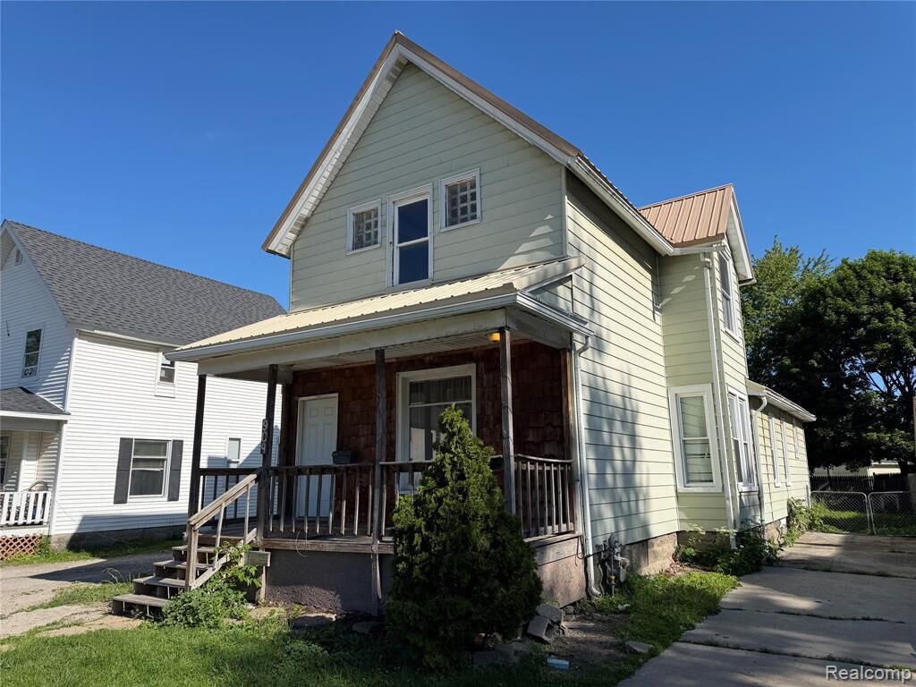 Property Photo:  909 Pine Street  MI 48060 5252 
