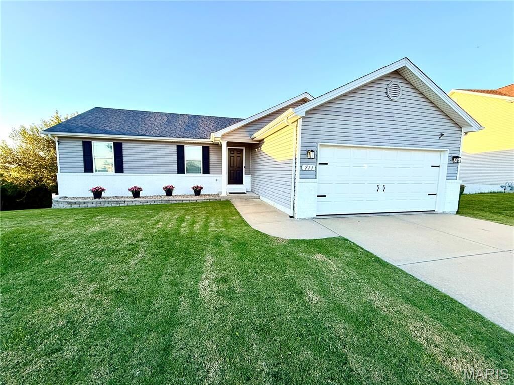 Property Photo: 711 Ward IL 62298