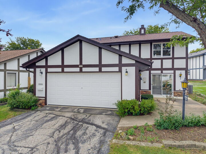 Property Photo:  5309 Somerset Ln S  WI 53221 