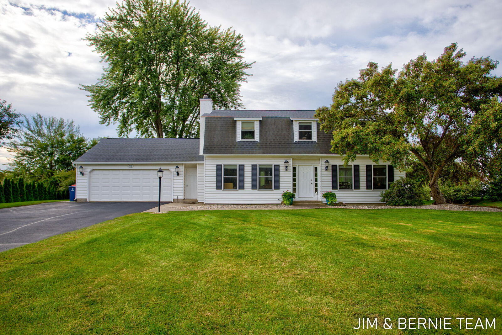 Property Photo: 310 W 48th Street MI 49423