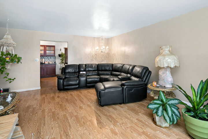 Property Photo:  3858 E Lakeview Drive  IL 60901 
