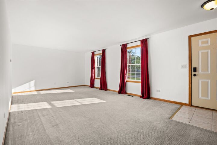 Property Photo:  1807 Larkspur Drive  IL 60586 